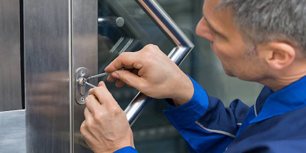 The Benefits of Hiring an Emergency Locksmith